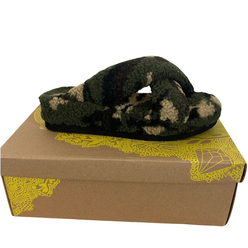 Mix No. 6 Amatta Camouflage Crisscross Sherpa Sandals NEW in Box Size 8